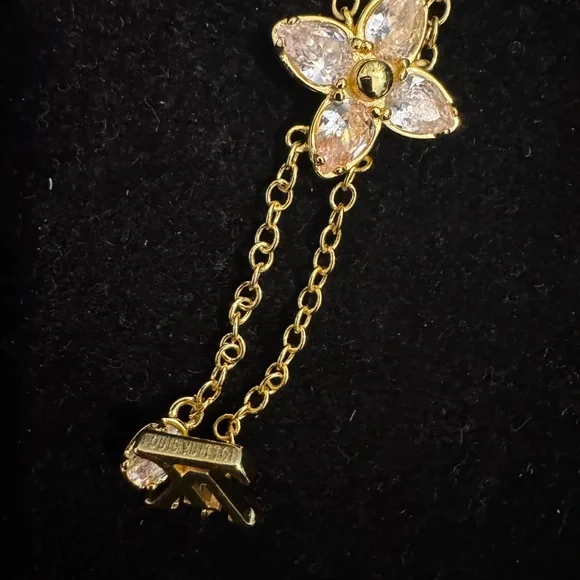 Louis Vuitton Gold Necklace with Crystal Details - Picture 6 of 8